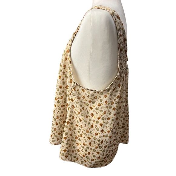 Ditsy Floral Flowy Bohemian Square Neck Tank Top - Picture 5 of 10